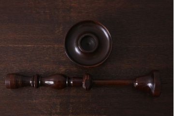 アンティーク雑貨　和製アンティーク　ケヤキ材　挽きもののデザインが魅力的なろうそく立て(燭台)