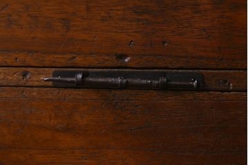 アンティーク家具　和製アンティーク　観音開き戸!総桐材の脚付きタンスローチェスト(引き出し、衣装箪笥、桐箪笥、桐たんす)