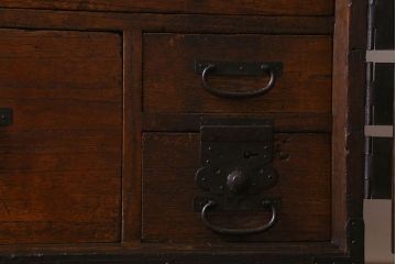 アンティーク家具　和製アンティーク　観音開き戸!総桐材の脚付きタンスローチェスト(引き出し、衣装箪笥、桐箪笥、桐たんす)