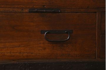 アンティーク家具　和製アンティーク　観音開き戸!総桐材の脚付きタンスローチェスト(引き出し、衣装箪笥、桐箪笥、桐たんす)