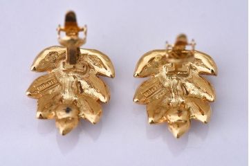 アンティーク雑貨　TRIFARI(トリファリ) リーフモチーフ　イヤリング
