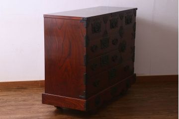 中古　美品　杢目と南部鉄器金具が存在感を放つ　岩谷堂箪笥の四尺整理箪笥(車箪笥)(定価約65万円)