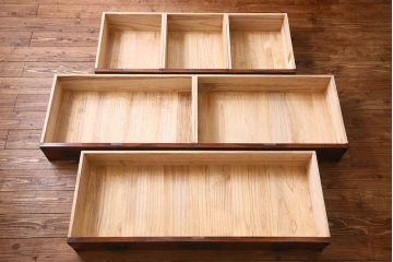 中古　美品　杢目と南部鉄器金具が存在感を放つ　岩谷堂箪笥の四尺整理箪笥(車箪笥)(定価約65万円)