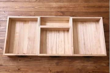中古　美品　杢目と南部鉄器金具が存在感を放つ　岩谷堂箪笥の四尺整理箪笥(車箪笥)(定価約65万円)