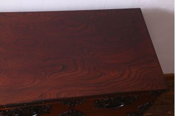 中古　美品　杢目と南部鉄器金具が存在感を放つ　岩谷堂箪笥の四尺整理箪笥(車箪笥)(定価約65万円)