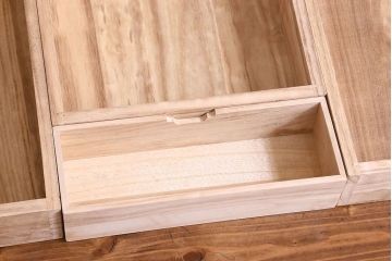 中古　美品　杢目と南部鉄器金具が存在感を放つ　岩谷堂箪笥の四尺整理箪笥(車箪笥)(定価約65万円)
