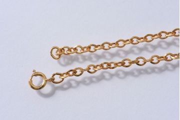 アンティーク雑貨　AVON(エイボン)　ヴィクトリアン調のビンテージペンダント