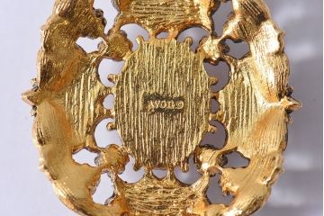 アンティーク雑貨　AVON(エイボン)　ヴィクトリアン調のビンテージペンダント