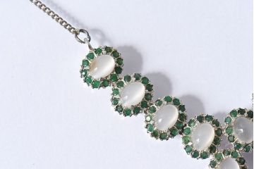 アンティーク雑貨　ビンテージ　カボッションカットのムーンストーンが素敵なネックレス