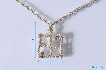 アンティーク雑貨　UZU(ウズ)　個性的なデザインのビンテージペンダント
