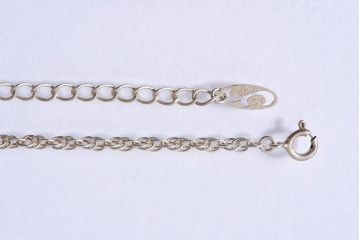 アンティーク雑貨　UZU(ウズ)　個性的なデザインのビンテージペンダント