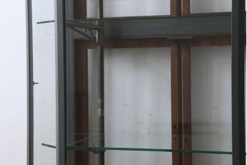 ペイント家具　レトロ　印象的な形のガラスケース(ショーケース、陳列棚)