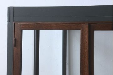 ペイント家具　レトロ　印象的な形のガラスケース(ショーケース、陳列棚)
