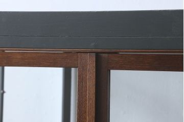 ペイント家具　レトロ　印象的な形のガラスケース(ショーケース、陳列棚)