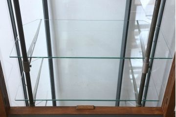ペイント家具 レトロ 印象的な形のガラスケース(ショーケース、陳列棚)