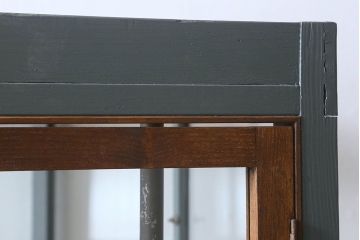 ペイント家具 レトロ 印象的な形のガラスケース(ショーケース、陳列棚)