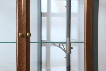 ペイント家具 レトロ 印象的な形のガラスケース(ショーケース、陳列棚)