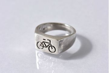 アンティーク雑貨　ビンテージ　自転車のデザインがお洒落なリング(指輪)
