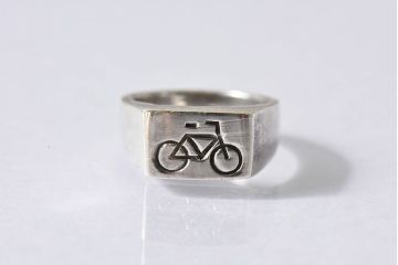 アンティーク雑貨　ビンテージ　自転車のデザインがお洒落なリング(指輪)