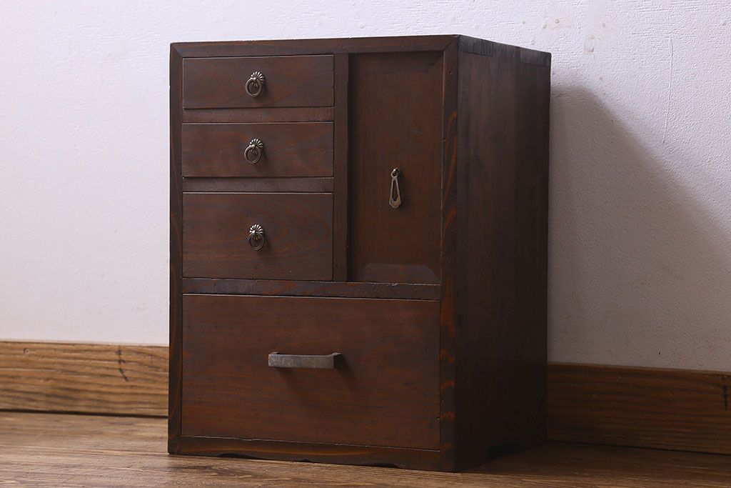 アンティーク雑貨　和製アンティーク　慳貪扉付き　シックな雰囲気漂う小引き出し(小物収納、小物入れ)