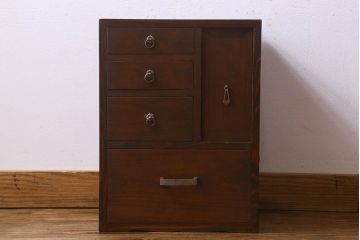 アンティーク雑貨　和製アンティーク　慳貪扉付き　シックな雰囲気漂う小引き出し(小物収納、小物入れ)