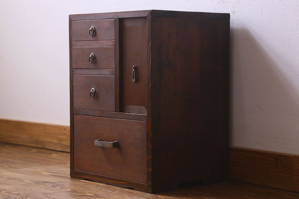 アンティーク雑貨　和製アンティーク　慳貪扉付き　シックな雰囲気漂う小引き出し(小物収納、小物入れ)