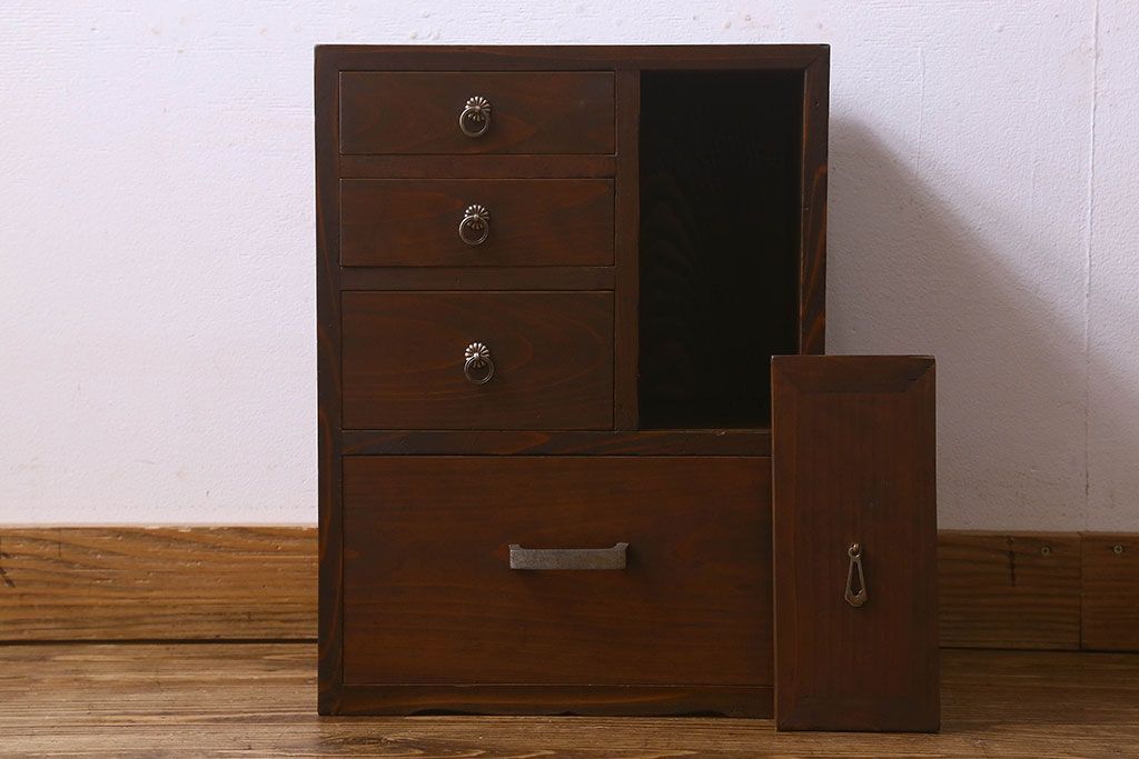 アンティーク雑貨　和製アンティーク　慳貪扉付き　シックな雰囲気漂う小引き出し(小物収納、小物入れ)