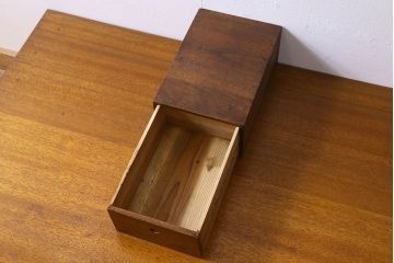 アンティーク雑貨　和製アンティーク　古い木のレトロな小引き出し(卓上収納、小物入れ)