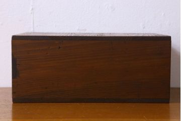 アンティーク雑貨　和製アンティーク　古い木のレトロな小引き出し(卓上収納、小物入れ)