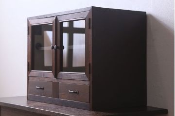 アンティーク家具　和製アンティーク　古い質感が味わい深い小振りの戸棚(収納棚)