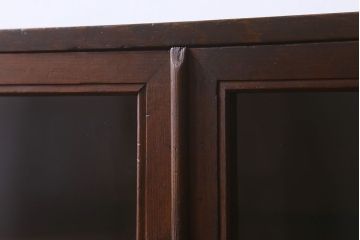 アンティーク家具　和製アンティーク　古い質感が味わい深い小振りの戸棚(収納棚)