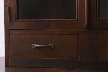 アンティーク家具　和製アンティーク　古い質感が味わい深い小振りの戸棚(収納棚)
