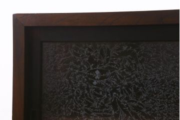 アンティーク家具　和製アンティーク　結霜ガラス　シンプルなデザインで使い勝手の良い戸棚(収納棚、本箱)