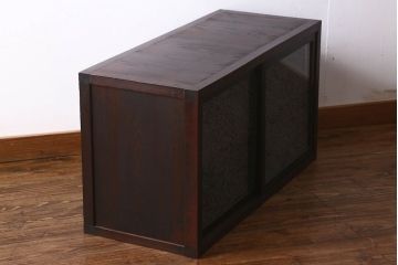 アンティーク家具　和製アンティーク　結霜ガラス　シンプルなデザインで使い勝手の良い戸棚(収納棚、本箱)