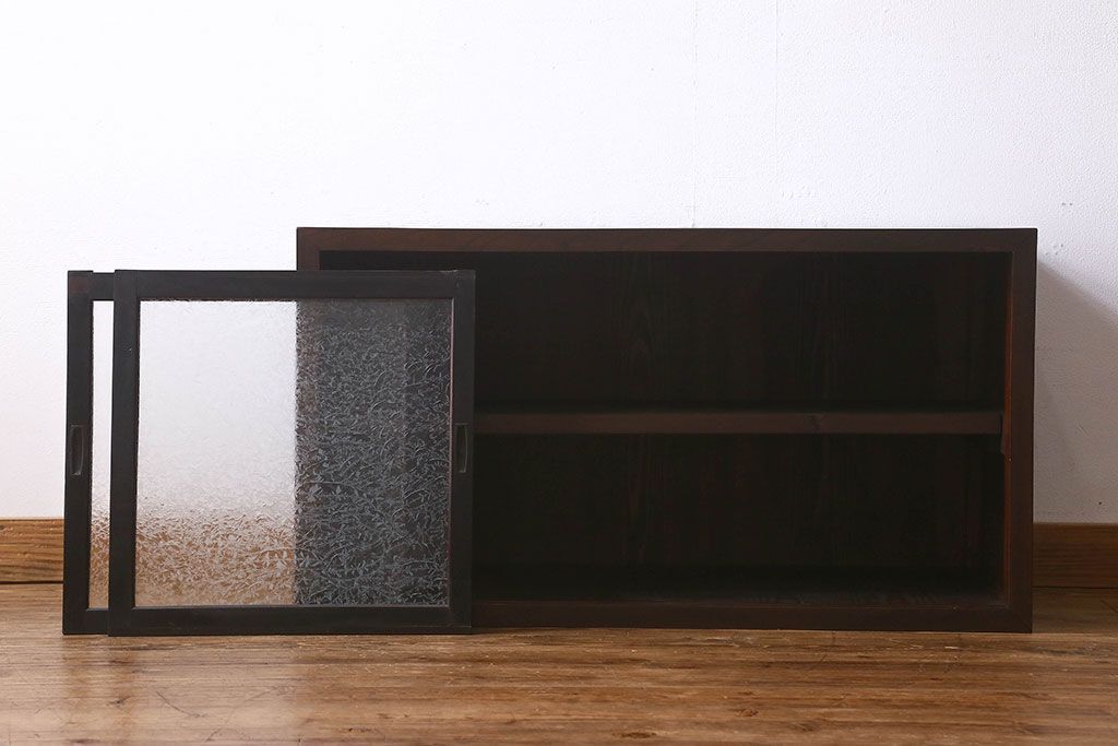 アンティーク家具　和製アンティーク　結霜ガラス　シンプルなデザインで使い勝手の良い戸棚(収納棚、本箱)