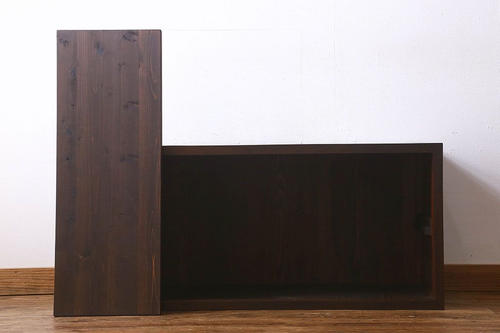 アンティーク家具　和製アンティーク　結霜ガラス　シンプルなデザインで使い勝手の良い戸棚(収納棚、本箱)