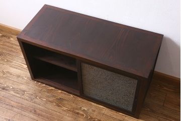 アンティーク家具　和製アンティーク　結霜ガラス　シンプルなデザインで使い勝手の良い戸棚(収納棚、本箱)