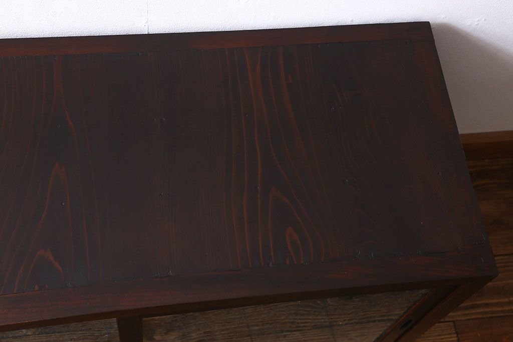 アンティーク家具　和製アンティーク　結霜ガラス　シンプルなデザインで使い勝手の良い戸棚(収納棚、本箱)