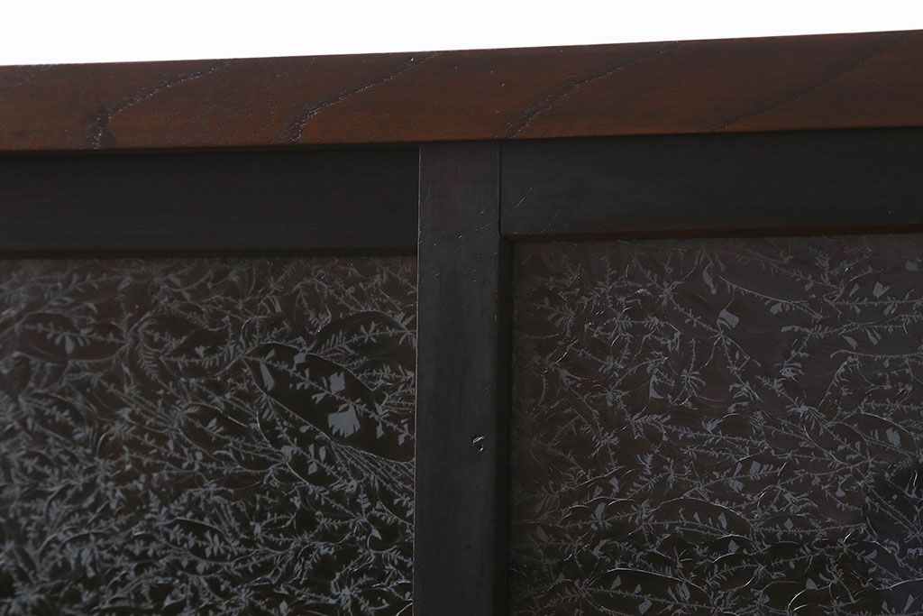 アンティーク家具　和製アンティーク　結霜ガラス　シンプルなデザインで使い勝手の良い戸棚(収納棚、本箱)