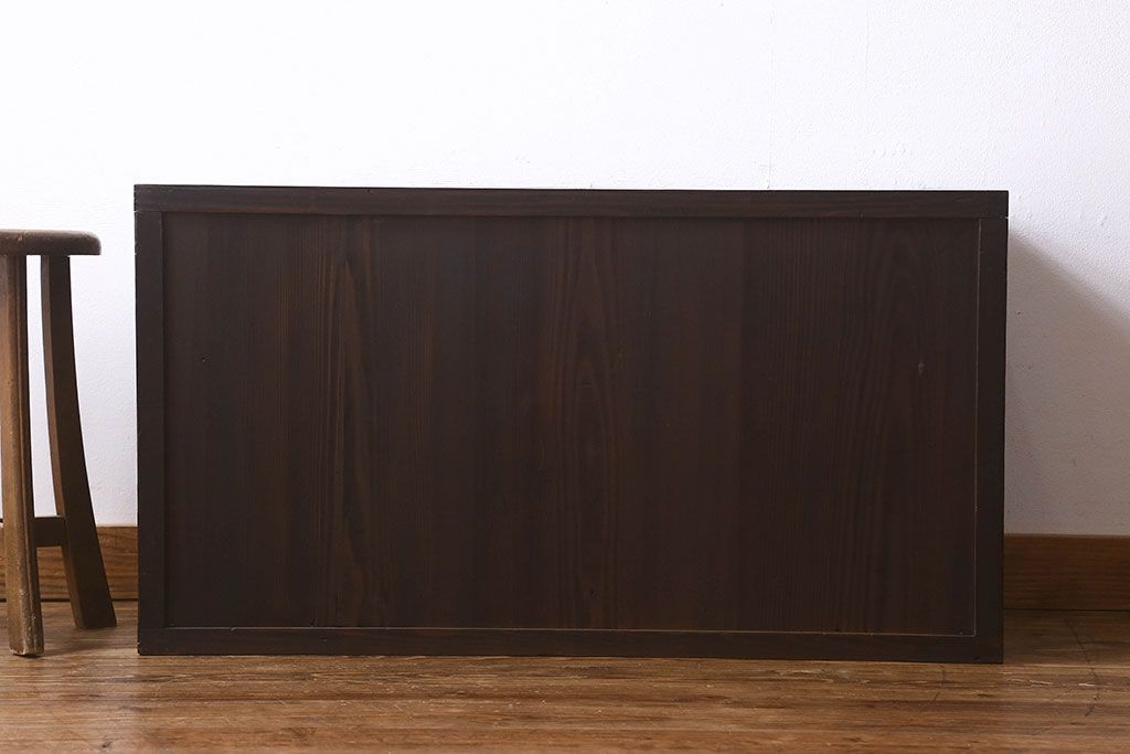 アンティーク家具　和製アンティーク　結霜ガラス　シンプルなデザインで使い勝手の良い戸棚(収納棚、本箱)