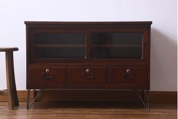 レトロ家具　昭和レトロ　漆塗りが美しい鉄脚付き箪笥ローボード(収納棚、ローチェスト、テレビボード)
