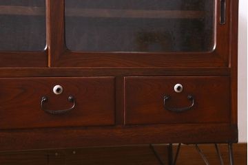 レトロ家具　昭和レトロ　漆塗りが美しい鉄脚付き箪笥ローボード(収納棚、ローチェスト、テレビボード)