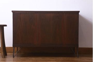レトロ家具　昭和レトロ　漆塗りが美しい鉄脚付き箪笥ローボード(収納棚、ローチェスト、テレビボード)