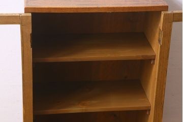ヴィンテージ家具　昭和レトロ　三方ニレ材　小振りなビンテージブックケース(本箱、食器棚、戸棚)