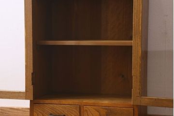 ヴィンテージ家具　昭和レトロ　三方ニレ材　小振りなビンテージブックケース(本箱、食器棚、戸棚)