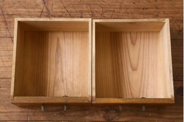 ヴィンテージ家具　昭和レトロ　三方ニレ材　小振りなビンテージブックケース(本箱、食器棚、戸棚)