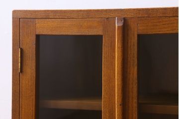 ヴィンテージ家具　昭和レトロ　三方ニレ材　小振りなビンテージブックケース(本箱、食器棚、戸棚)