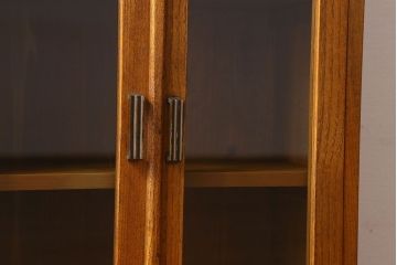 ヴィンテージ家具　昭和レトロ　三方ニレ材　小振りなビンテージブックケース(本箱、食器棚、戸棚)