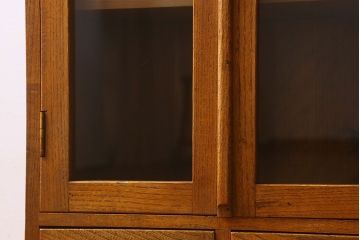 ヴィンテージ家具　昭和レトロ　三方ニレ材　小振りなビンテージブックケース(本箱、食器棚、戸棚)