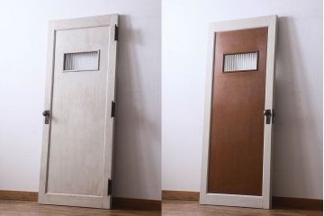 ペイント建具　モールガラス入り　ナチュラルな雰囲気が魅力的な木製ドア(扉)